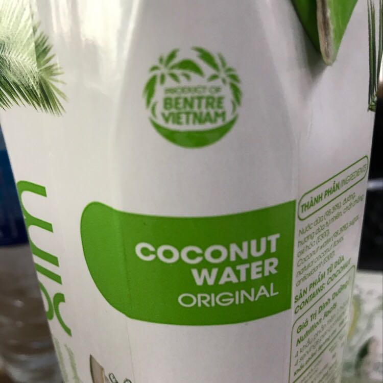 Giao hàng đúng hẹn, nước dừa ngon hơn Vicofresh và Coco của Vinamilk nhưng giá vẫn cao. Mua cả thùng mà vẫn 30k/chai