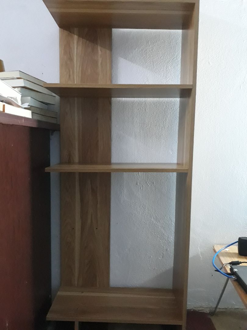 Quá trình lắp cũng không quá khó, các lỗ khoan khớp với nhau, phải biết cách lắp thì mới dễ. Nhưng cái mình mua thì 1 ván dài thiếu mất 2 lỗ khoan nên có 1 ngăn không lắp được. Ngoài ra chân tủ bị bập bênh dù đã lắp hoàn toàn khắp với các lỗ khoan, và cách giải quyết của mình là gắn 1 cái chân đế kèm theo vào chỗ bập bênh là xong. Tóm lại chất lượng ổn trong giá(160k). Lỗ thiếu có thể tự khoan và khắc phục đc nên mới cho 3 sao. Quá trình lắp cũng không quá khó, các lỗ khoan khớp với nhau, phải biết cách lắp thì mới dễ. Nhưng cái mình mua thì 1 ván dài thiếu mất 2 lỗ khoan nên có 1 ngăn không lắp được. Ngoài ra chân tủ bị bập bênh dù đã lắp hoàn toàn khắp với các lỗ khoan, và cách giải quyết của mình là gắn 1 cái chân đế kèm theo vào chỗ bập bênh là xong. Tóm lại chất lượng ổn trong giá(160k). Lỗ thiếu có thể tự khoan và khắc phục đc nên mới cho 3 sao.