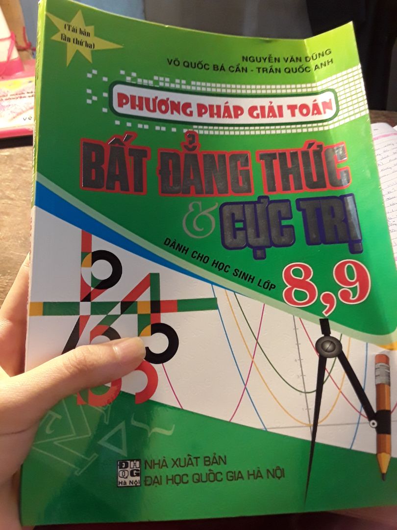 Mình rất ưng cuốn này. Mỗi tội đóng gói sp làm nó bị gấp mép sách nhưng không sao :3.