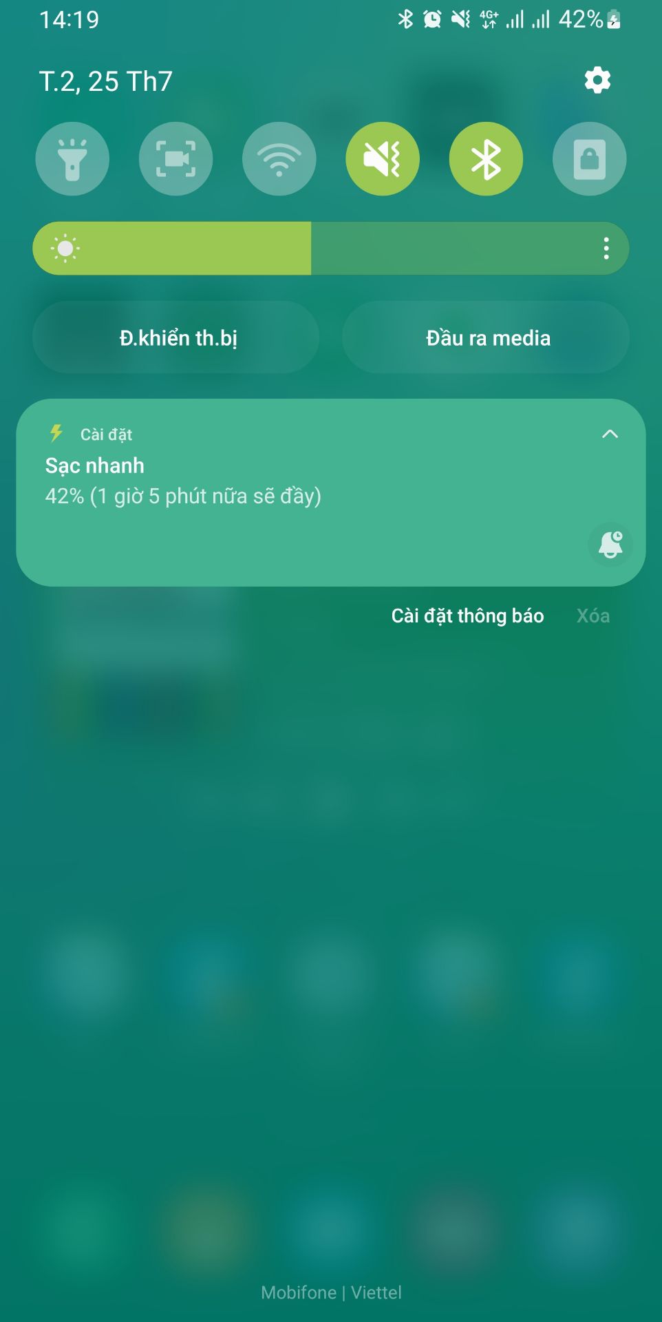 Đt Note 10 plus, pin còn 42%, mà cắm sạc báo là hơn 1g mới đầy thì đâu gọi là sạch nhanh được. Thua cái sạc zin của SS 25w.