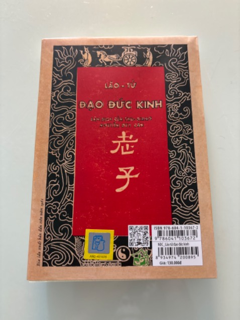 Tiki Trading giao hàng nhanh, giao tiết kiệm nội thành Hà Nội, đặt hôm trước mà trưa hôm sau đã có. Sách do tác giả Nguyễn Duy Cần bình về từng chương Đạo Đức Kinh rất cuj thể. Chất liệu giấy hơi bóng và đẹp. Giá mua thấp hơn giá bìa.
