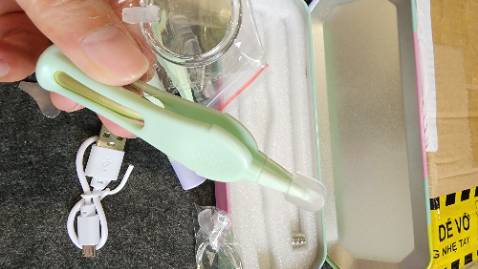 Bộ dụng cụ rất ok ... vì không để cạnh sắc nên thành nhựa tương đối dày, một số trường hợp khó thao tác để lấy ráy tai !!!