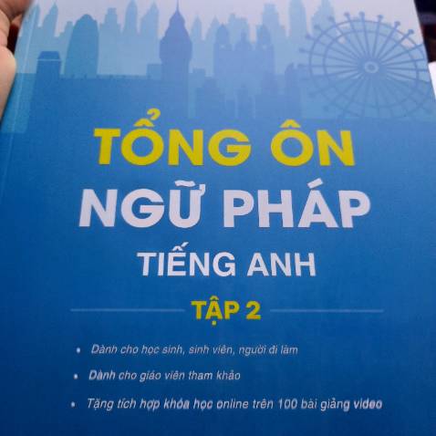 Sách xinh xỉu, nên mua nha mng, chia ra làm 2 quyển trông nhỏ gọn hơn hẳn