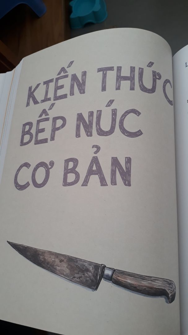 đây là quyển sách nhất định phải mua nếu bạn là người đam mê ẩm thực và nấu nướng. Luôn đứng trong top sách bán chạy của amazon Mỹ là đủ tin tưởng để chọn rồi. Tuy về dịch thuật còn nhiều chỗ hơi thô nhưng có thể bỏ qua vì khác biệt về văn hóa ẩm thực của tác giả và người Việt. Nội dung đưa nêu ra rất kĩ cách các yếu tố hoạt động để tạo ra một món ăn ngon. cuốn này phải dành thời gian để " nghiên cứu" thì đúng hơn là đọc. rất nhiều kiến thức bổ ích đây là quyển sách nhất định phải mua nếu bạn là người đam mê ẩm thực và nấu nướng. Luôn đứng trong top sách bán chạy của amazon Mỹ là đủ tin tưởng để chọn rồi. Tuy về dịch thuật còn nhiều chỗ hơi thô nhưng có thể bỏ qua vì khác biệt về văn hóa ẩm thực của tác giả và người Việt. Nội dung đưa nêu ra rất kĩ cách các yếu tố hoạt động để tạo ra một món ăn ngon. cuốn này phải dành thời gian để " nghiên cứu" thì đúng hơn là đọc. rất nhiều kiến thức bổ ích