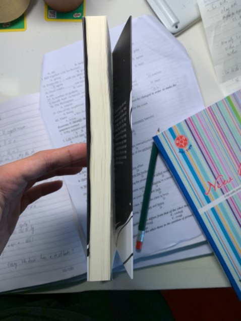 Giao nhanh thật sự. Bình thường phải hai ngày mà lần này chưa đầy 1 ngày. Mỗi tội sách đóng gói hơi sơ sài, mở ra hơi hụt hẫng, cảm giác không được tuyệt. Đặc biệt là tên tác giả trùng tên crush nên mua xem thử.