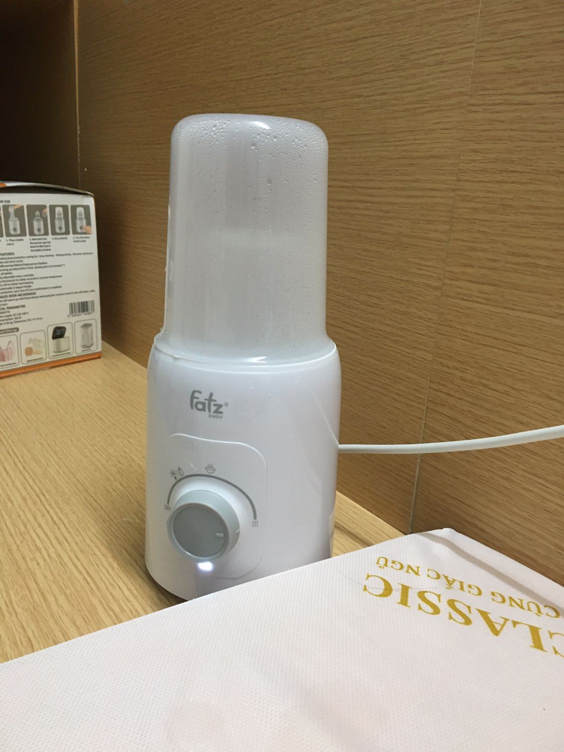 Lần đầu mua theo cảm tính, vì chẳng thấy một review nào cho sp này. Điều đầu tiên thấy được là thiết kế đẹp, tiện dụng. Sử dụng thì không biết có bền lâu không, nhưng mới lần đầu thấy máy nóng khá nhanh, êm, hâm nóng bình sữa ok. Hy vọng là sẽ dùng đc lâu