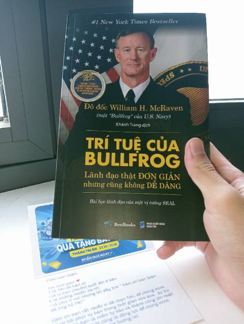 Như bao lần khác, sách được đóng gói cẩn thận, Tiki giao hàng nhanh!! Anh giao hàng thân thiện!! 😊 Đặc biệt hôm ni còn có đôi lời gửi gắm của Tiki dễ thương!!