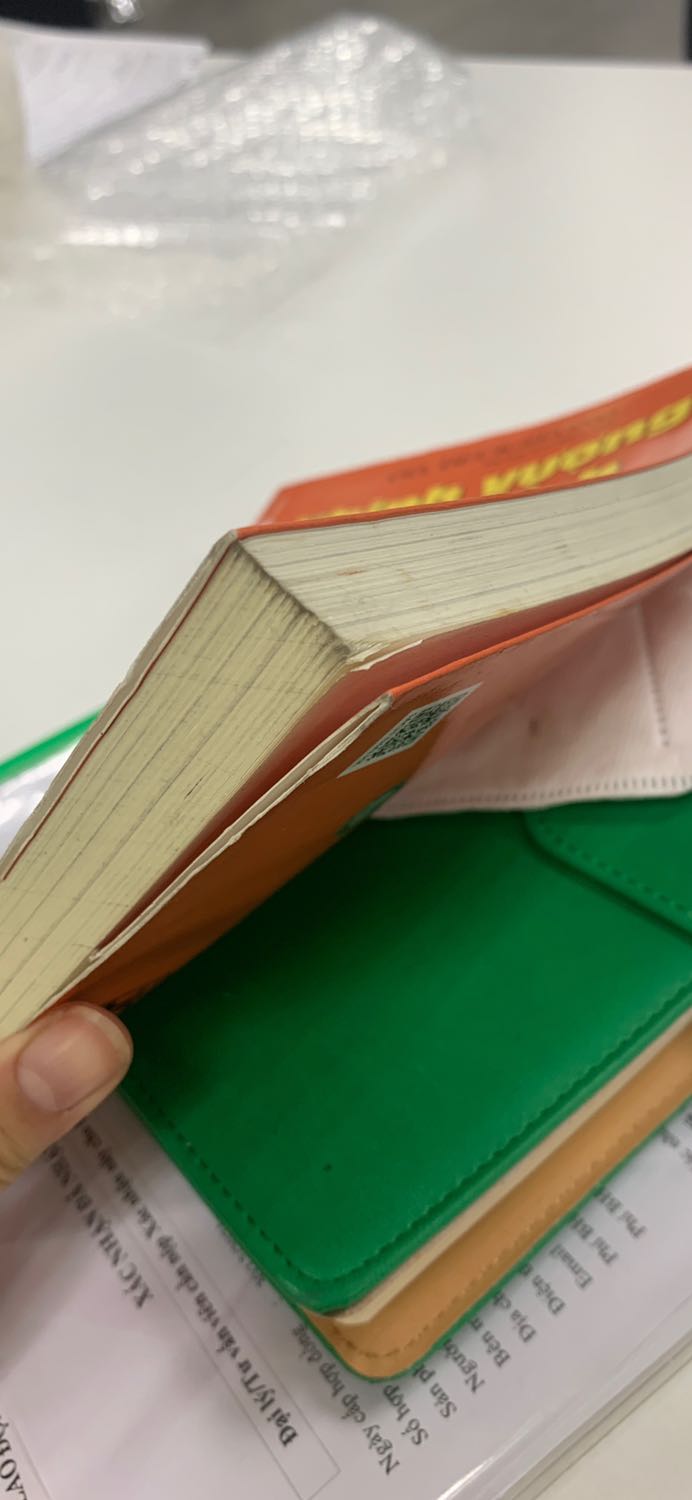 Vừa nhận sách sáng nay bóc ra thấy thất vọng ghê, lần đầu đặt Tiki Now, sách bị gập bìa, góc sách bị quăn và bẩn. Giao hàng thì nhanh, 1 tiếng  là nhận dc.