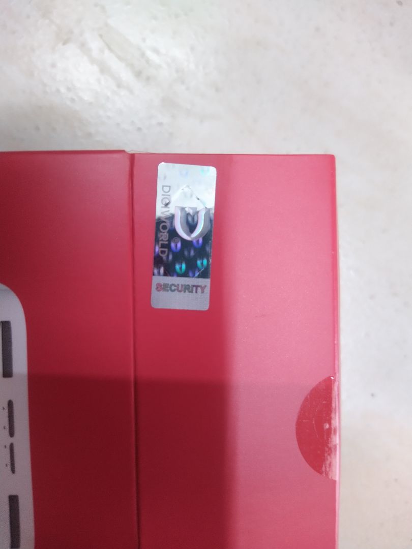 1/ dịch vụ tốt, giao hàng nhanh hơn dự kiến 1 ngày, còn nguyên seal. tuy nhiên hộp to hơn sản phẩm nhưng ko có chèn nilong hay giấy để giảm sock.
2/ sản phẩm có tem digi world là nhà phân phối chính hãng xiaomi. nhược điểm là tặng cap miro usb chứ ko phải type-c. khe hở giữa mặt lưng và viền cạnh ko dc đẹp lắm.
3/ chưa sử dụng nên chưa đánh giá chất lượng sản phẩm dc.