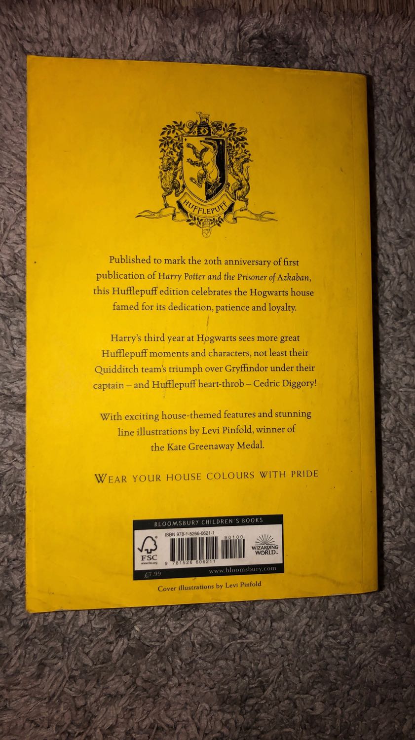 Tiki không có sách mới ạ? Sao lại bán cho khách sách vừa cũ vừa bẩn như thế này nhỉ