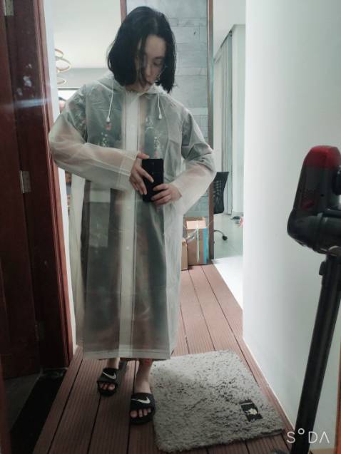 Mình cao 1m6 mặc rất vừa. Chất liệu vừa phải không mỏng quá không dày quá. Nón tháo lắp được thoải mái. Mặc kín bưng ấm áp.