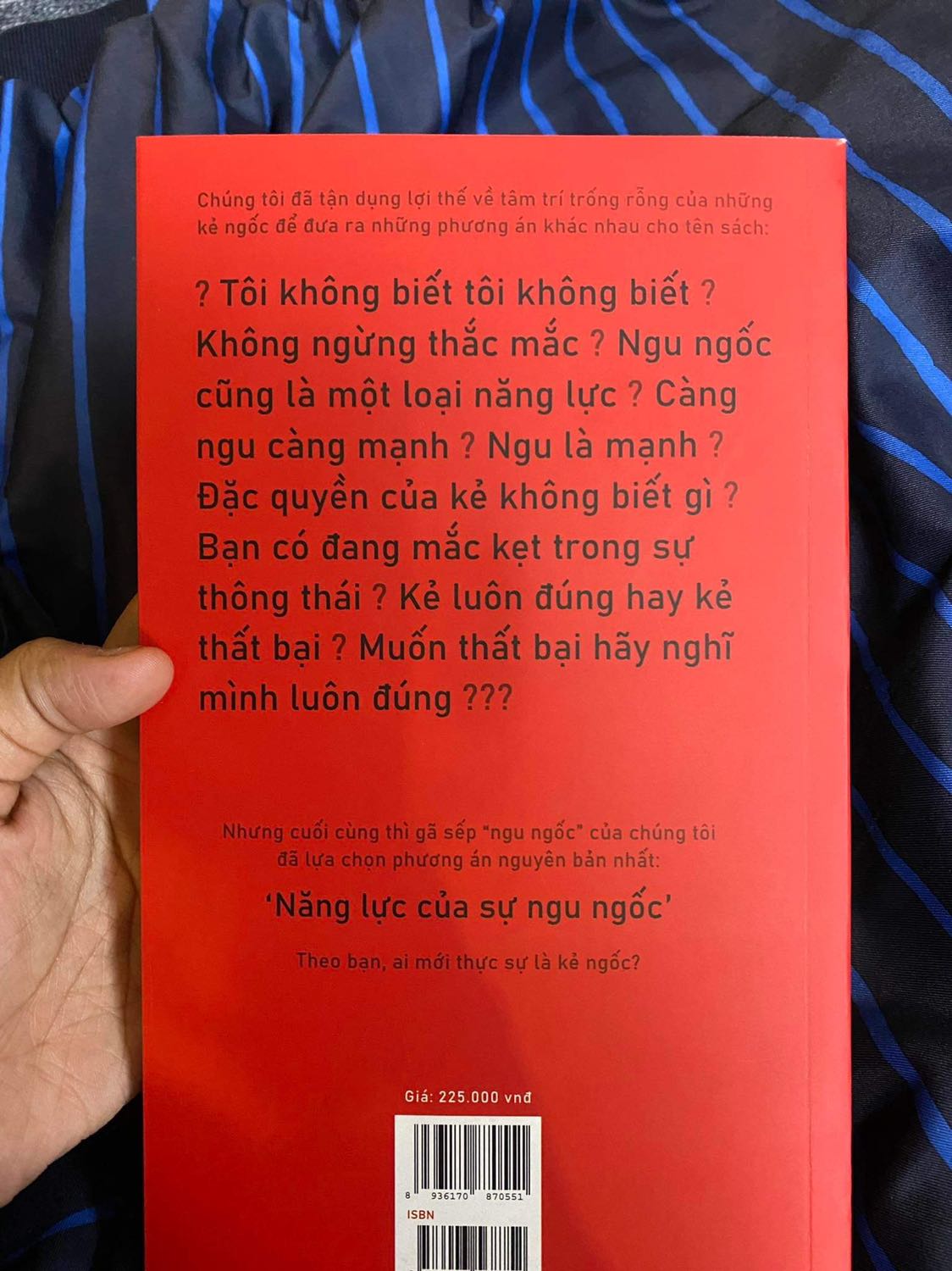 Tiki ship nhanh, bọc cẩn thận, sách màu đỏ rất đẹp, khổ sách cầm lên tay là thấy ưng rồi. Cách viết của Dave Trott thì vẫn dị và cuốn như thường. Mình đã đọc 5 cuốn sách của tác giả và đây là cuốn mới nhất. Có điều nội dung thì khác hẳn với các cuốn trước. Khác ở đâu thì mọi người tự trải nghiệm nhé ^^ 

P/s: cuốn này RIO Book thiết kế rất ưng mắt
