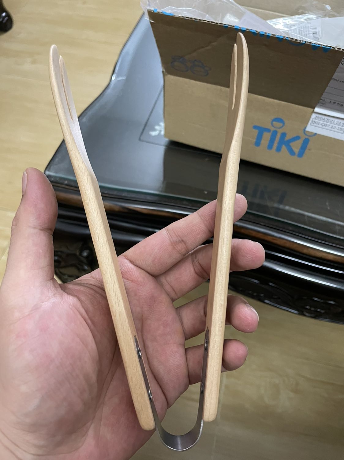 Kẹp rất đẹp, chắc chắn (cần dùng một lực tương đối), hoàn thiện không thể chê vào đâu được.
Đóng gói cẩn thận, giao cũng rất nhanh!!! 5 sao