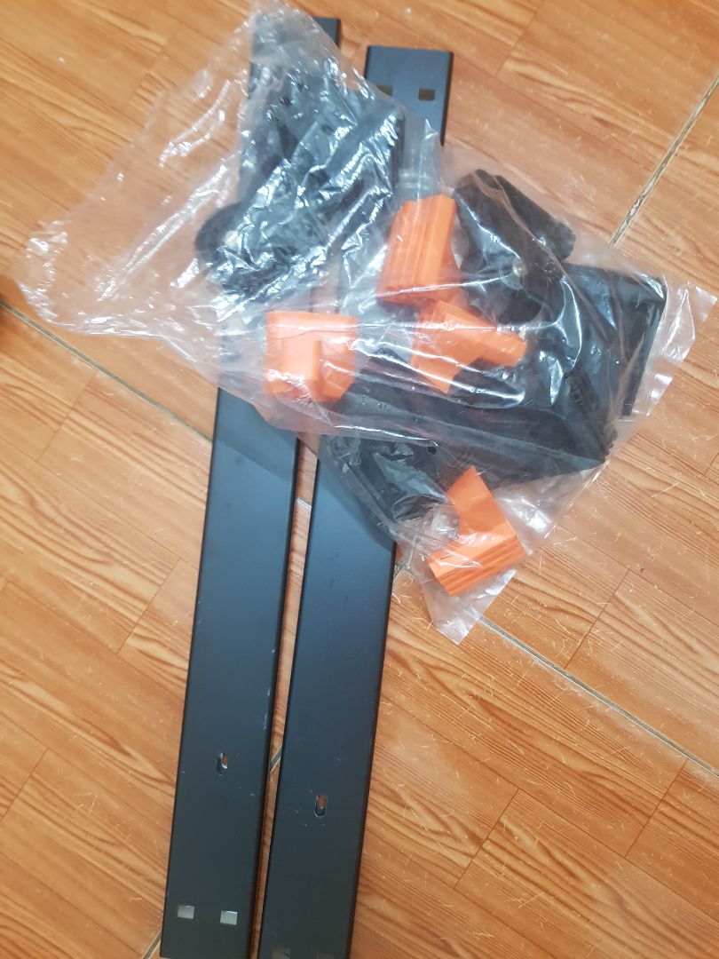 thang ghép chữ A thì do đế cao su và đường kính ống nhôm nên có hơi rung lắc khi trèo cao. mình lắp chữ I thì khớp nối cải tiẻn oki lắm, thang chắc. Nhựa thì không kiểm chứng được bền không, phải chờ thời gian sử dụng. Cảm ơn Tiki và Phạm gia nguyễn tư vấn nhiệt tình.