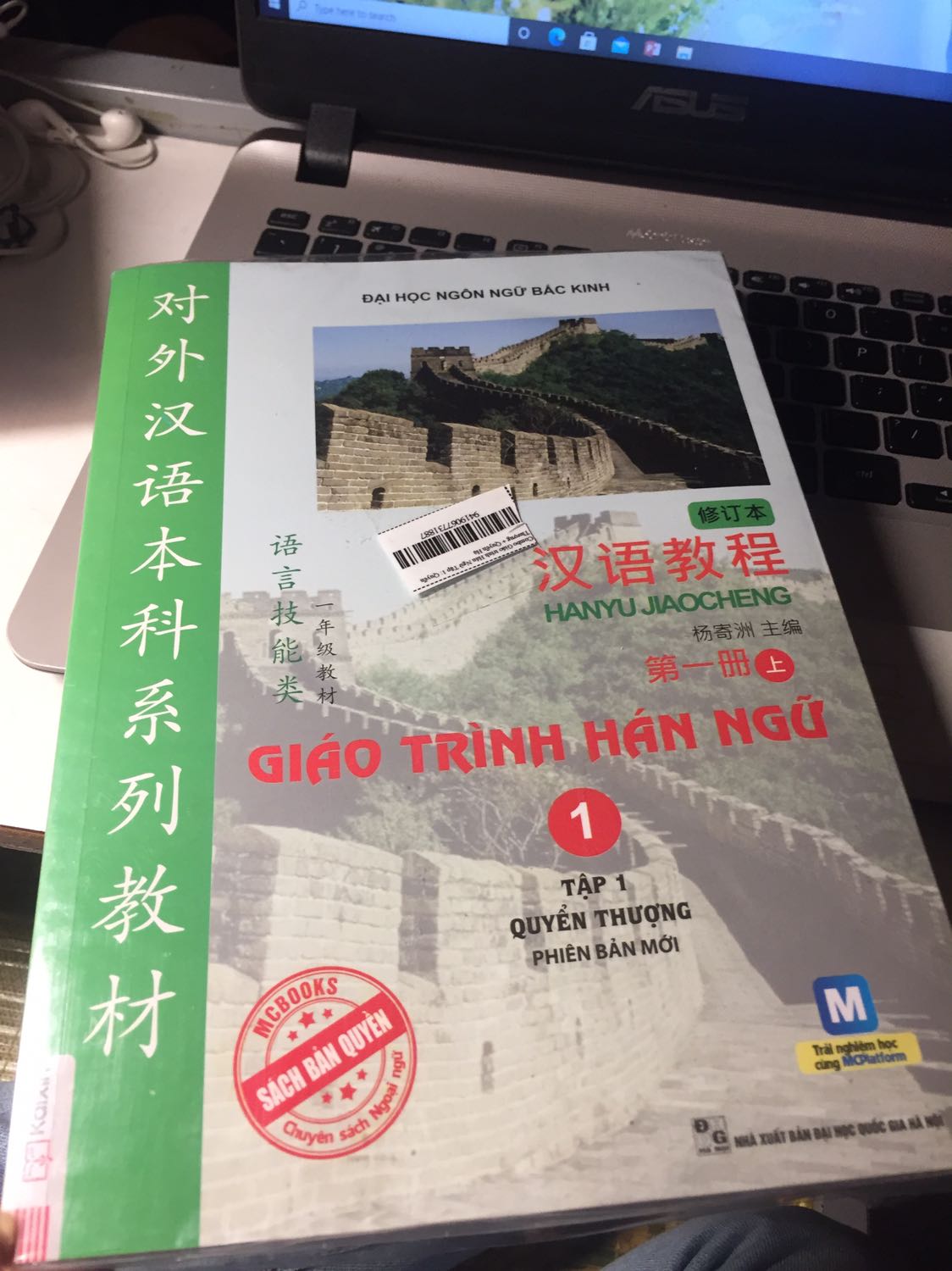 Tuyệt vời
Đây là món quà mình mua tặng bản thân trong tháng lương đầu tiên.
Nên là mk thấy rất là ưng, sách mới mà còn được bọc đôi với nhau luôn.