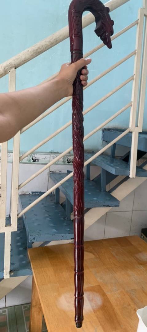 Gậy nhìn chắc chắn, giống với mô tả