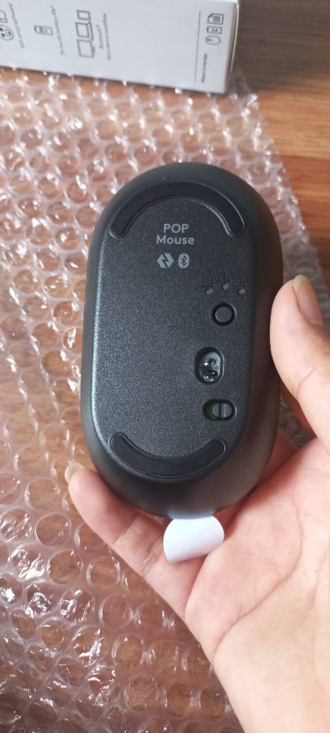 Di chuyển mượt, chuột đẹp xinh xỉu. Ko nghe tiếng