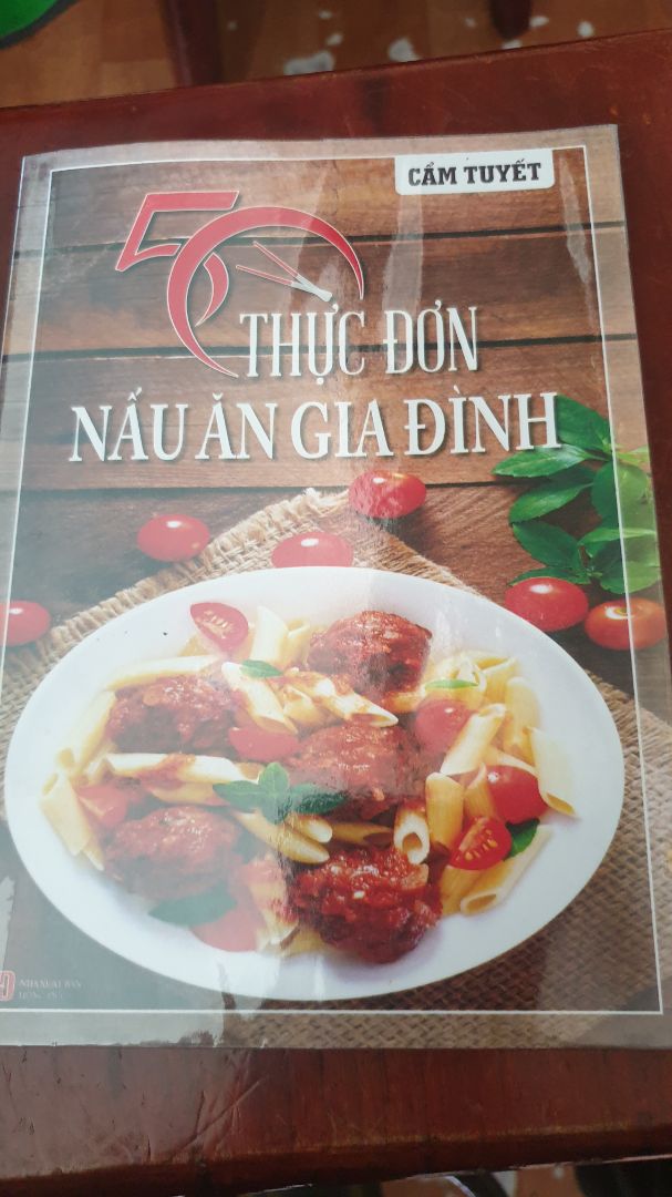 sách cung tạm dc.cac mon ăn cung dễ che bien.nen mua sach de bik them nh mon an mới cho gd