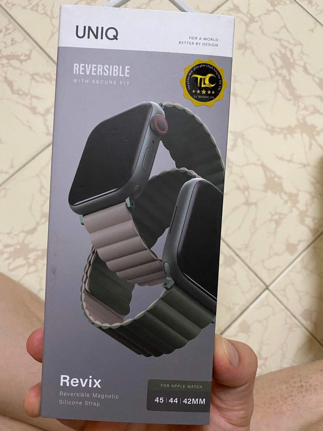 Sản phẩm rất đẹp, chuẩn chỉnh. Chất liệu dây cao cấp, logo rõ ràng nên mua dùng ạ
Shop trả lời nhiệt tình và tư vấn cẩn thận theo size và màu đồng hồ, hướng dẫn cụ thể cách mix màu khi dùng dây. Quá đẹp ạ
Cám ơn shop nhiều nhé. 
Hàng chính hãng. Tem rõ ràng.