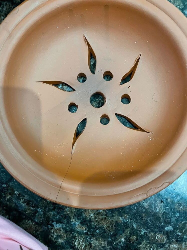 Bếp giao bị nứt nắp. Có liên hệ shop, shop hứa gửi lại nắp mới nhưng mãi ko thấy gửi liên hệ lại thì lơ đẹp ko trả lời luôn 🙄