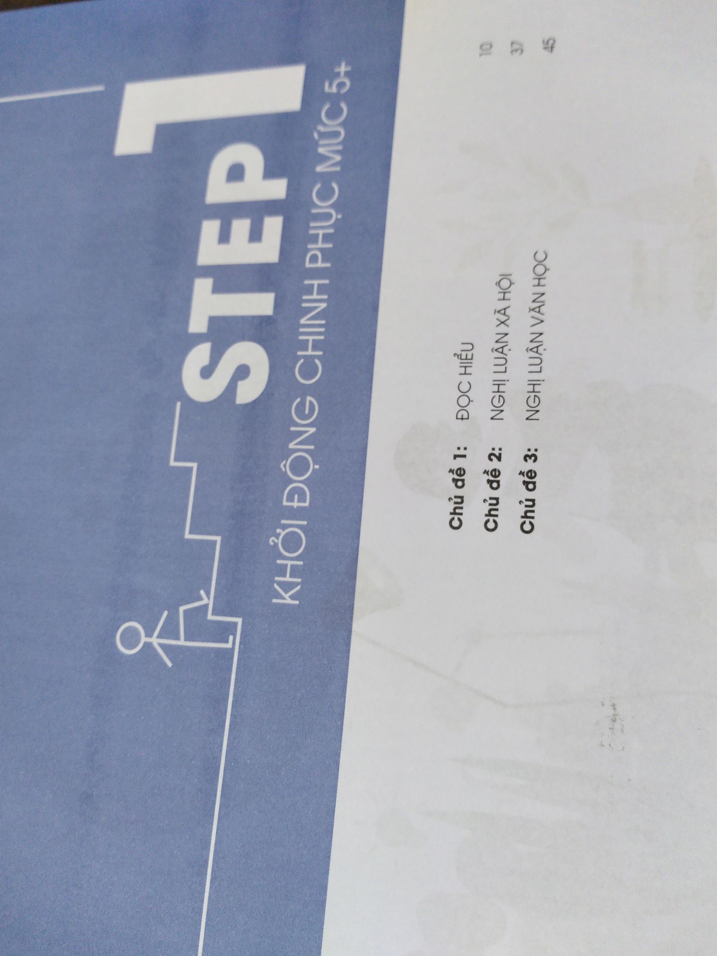 sách có mấy trag bị dính như hình, gói kĩ, bài có tính logic dễ đọc, chiều rộg sách khá to còn chiều đứg 1cm nữa bằng tờ A4.Nói chug sách cx khá đẹp, ai cần ôn nên mua tham khảo