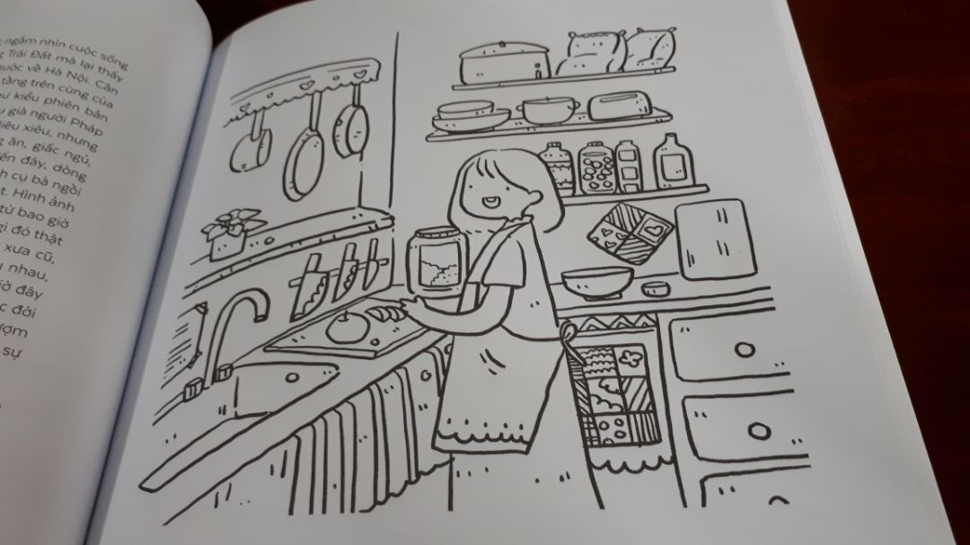 may mắn là sách mình nhận đc rất đẹp.So với giá 138k ghi trên bìa sách thì 96k wa lời r. sách có 116 trang, giấy có vẻ mỏng hơn cuốn tô bình yên 1 tẹo. ko biết tô màu nước có gặp trở ngại j ko. cuốn tô bình yên mình có tô wa màu nc r sẽ rộp giấy nếu dùng màu nước( nc nhiều ). cuốn mới thì nhìn hình vẽ rất ưng luôn cute dễ chịu sao á. đầu tư hẵn bộ 36 màu khô deli luôn :) . giết t.gian khi thất nghiệp vì dịch vậy ^^.Ai iu sách thì nên mua nhé cưng lắm