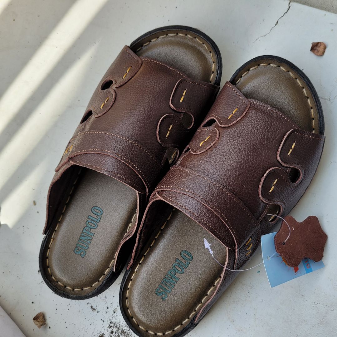 Hài lòng! Dầy dặn chắc chắn, đi êm, đẹp. Shop hỗ trợ đổi size nhanh chóng.