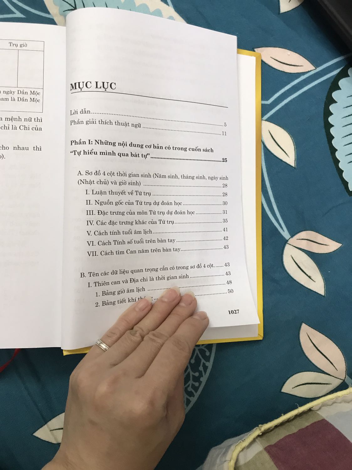Ko cho chia sẻ quá 5 ảnh nên ko chụp hết mục lục cho mọi ng xem được nhé. Giao hàng nhanh, chưa đọc nội dung nên ko có đánh giá