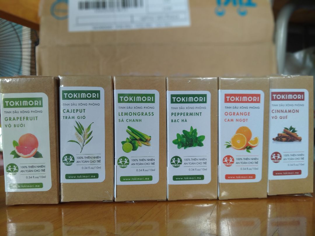 Tinh dầu giúp truyền cảm hứng, năng lượng thiết yếu để phục hồi sự cân bằng của cơ thể. Giúp xua tan mệt mỏi. Chai nhỏ rất tiện lợi để đem theo bên người. Ngoài ra, dùng tinh dầu xoa bóp da, da đầu để dưỡng mềm da, chống lão hóa da và chăm sóc tóc hiệu quả