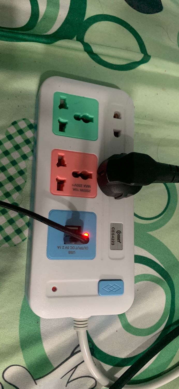 Xài chất lượng tốt. tuy nhiên nếu sach cùng một lúc 2 thiết bị cần năng lượng lớn thì dòng điện ko ổn định. cái đèn màu đỏ sẽ nhấp nháy. trừ 1 sao cho cái này.