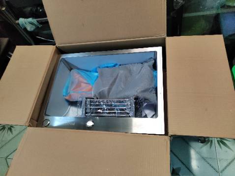 To hơn mình hình dung. Cảm giác khá chắc chắn, đẹp. Đóng gói kỹ, cẩn thận. Đồ tặng kèm bằng nhựa trông ổn thôi chứ cũng không quá cứng cáp.