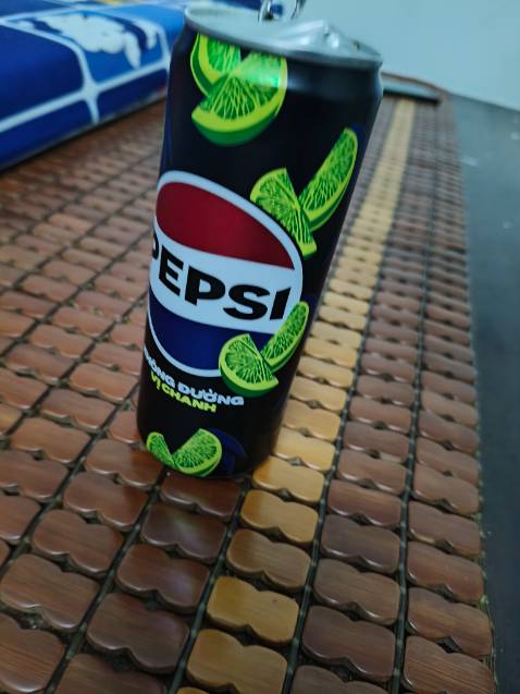 Pepsi vị chanh uống rất ngon , giá rất hợp lý,chỉ có đong gói hàng chưa kỹ làm *** nước ngọt móp méo hết Pepsi vị chanh uống rất ngon , giá rất hợp lý,chỉ có đong gói hàng chưa kỹ làm *** nước ngọt móp méo hết
