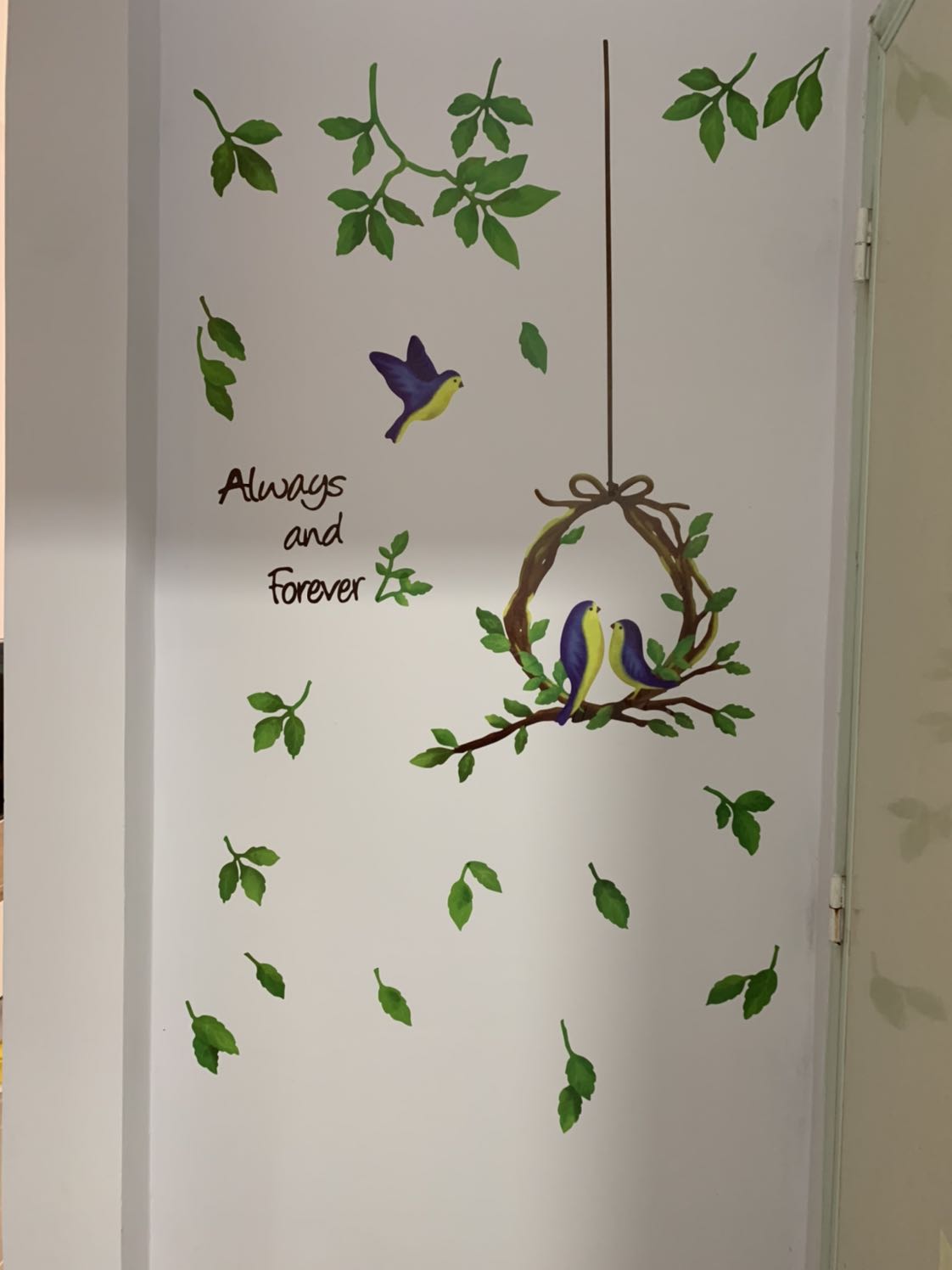 Sản phẩm dán tường rất đẹp, dính tốt, màu sắc sinh động. Cám ơn Tiki luôn giao hàng đúng hẹn!