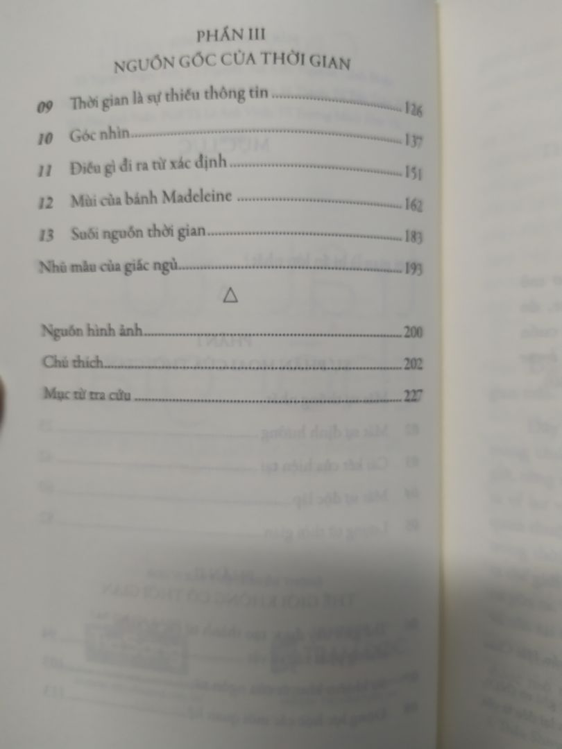 Sách mới, đẹp.
Cách viết của Carlo Rovelli khá bay bổng, ko như 1 số sách khoa học t hay đọc nên ko thích lắm ;_;