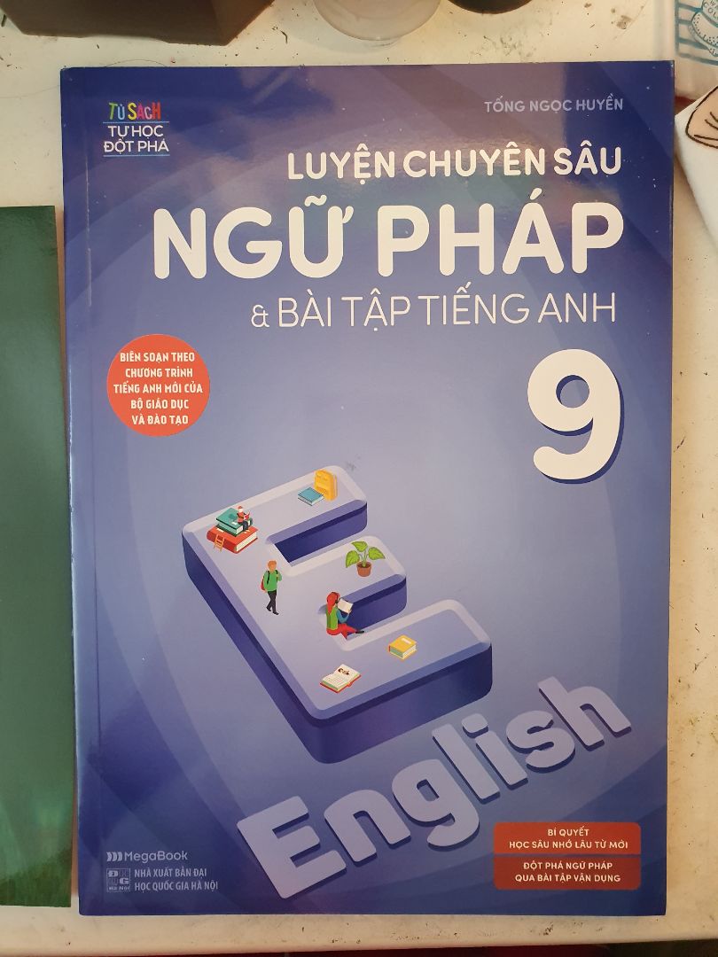 Sách có nội dung của sgk tiếng anh mới, hơi tiếc vì mình học chương trình cũ. Nhưng mà sách có đầy đủ từ vựng, ngữ pháp, bài tập và đáp án nên rất dễ hiểu.