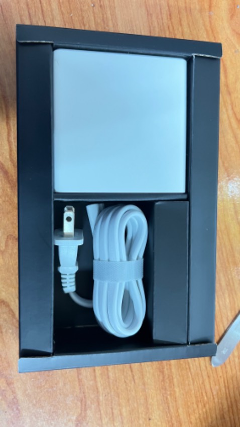 Sản phẩm đẹp chắc chắn xạc thử con 13 pro max ở cổng 20w thấy thời gian xạc đầy 50% pin khoảng gẩn 1giờ. Được tặng kèm thêm dây xạc iphone. Khá hài lòng. Cảm ơn shop