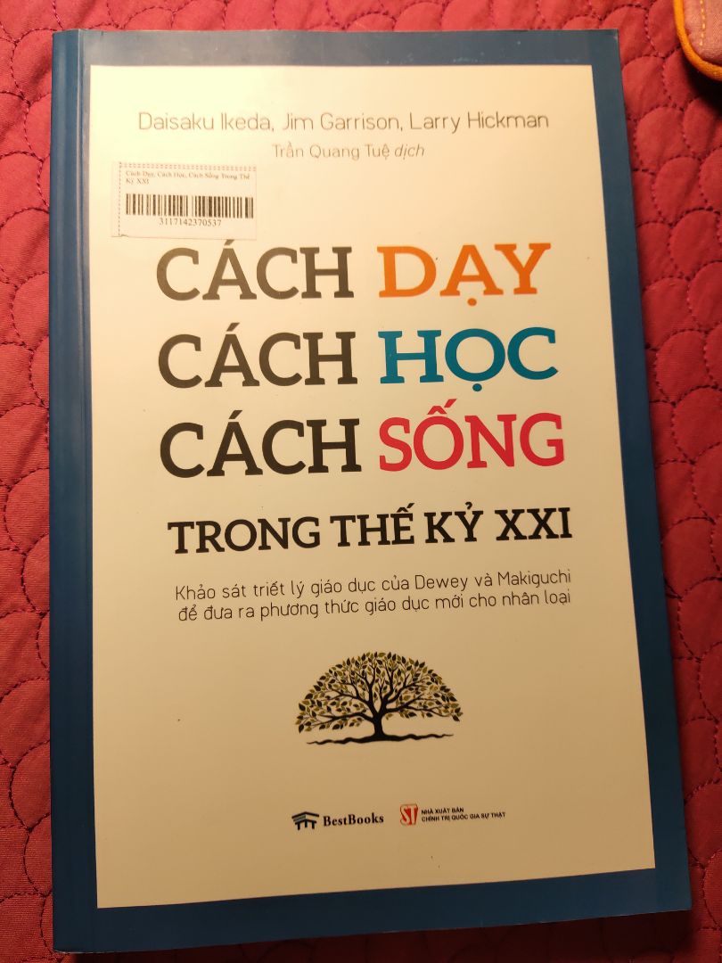 Sách giao nhanh, cũng còn khá mới. xem qua nội dung thì đánh giá đây là 1 cuốn sách dễ hiểu, với khai sáng đc thêm 1 số vấn đề. Đáng đọc !!!!!