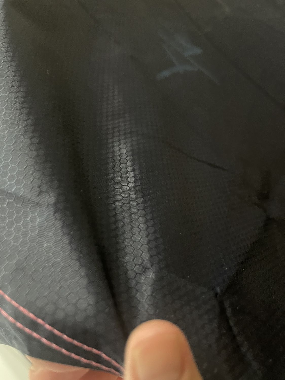 Vải xịn đẹp, nhà mình trùm xe SH150, không có gương chiếu hậu mà cảm giác hơi chật, trùm SH mode chắc là vừa đẹp