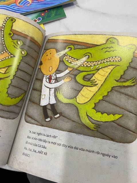 Chính ba mẹ đọc cùng con cũng thích cuốn sách này. Những hình ảnh minh họa đơn giản nhưng đầy màu sắc và câu chuyện rất dễ theo dõi. Các bạn nhóc sẽ dễ dàng đọc cuốn sách này