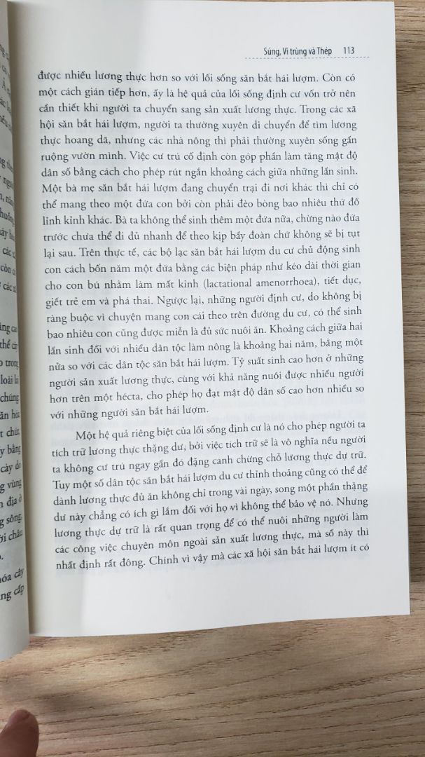 Sách hay. Nội dung phong phú. Văn phong đặc sắc, mang đầy tính thời sự. Nói chung là một trong những quyển sách đáng để gối đầu giường.