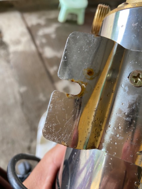 Ko pit cũ hay mới nhưng có mấy chỗ bị oxy hoá. Máy bơm khá mạnh. 
Sau thời gian sử dụng thấy cũng ổn nên cho thêm 1 sao nữa