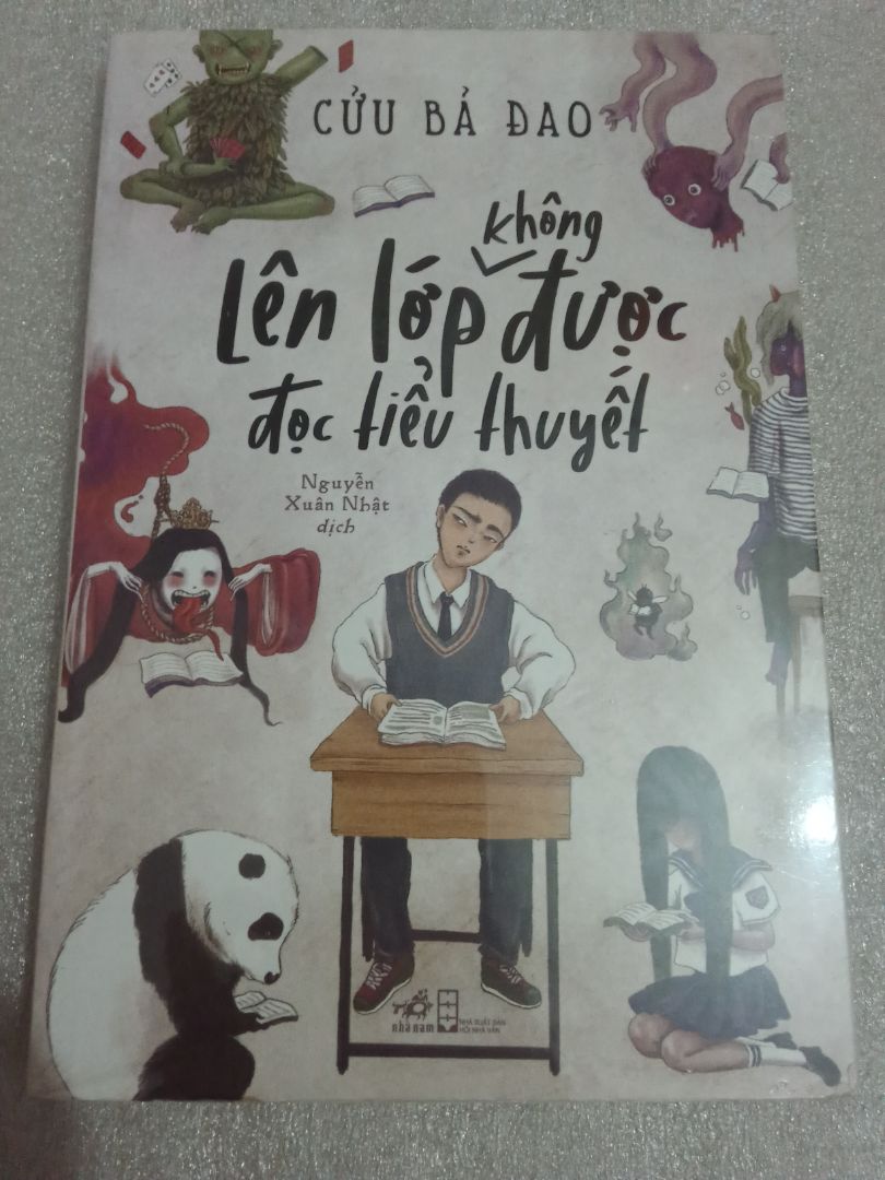 Giao hàng nhanh, đầy đủ, đóng gói kĩ. Tuy có dính vết dơ ở góc dưới, nhưng k ảnh hưởng đến chữ với trang sách, sẽ ủng hộ tiếp ❤