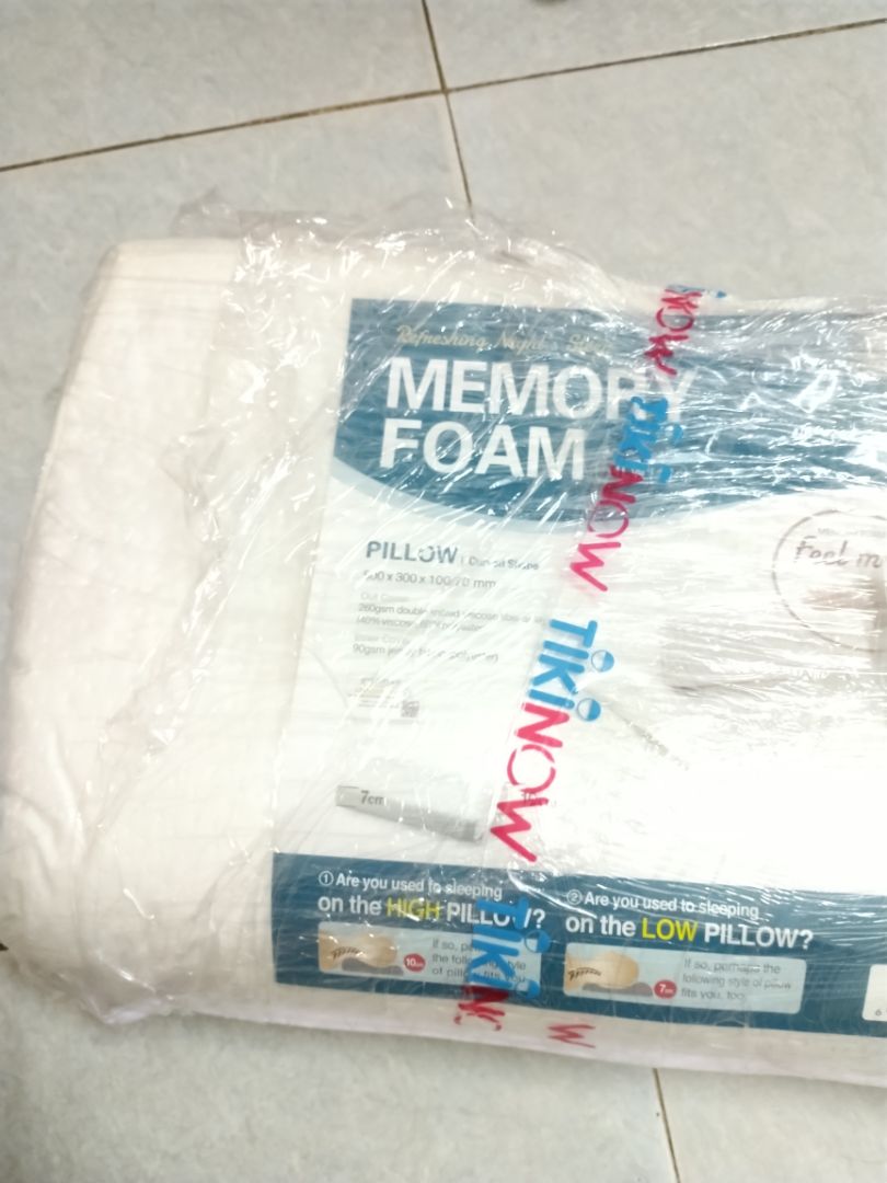 Tiki giao hàng siêu nhanh. SP mới nguyên. Mình thường xuyên ngồi máy tính nên bị đau cổ vai gáy ảnh hưởng giấc ngủ, mua thử sp thấy rất ok. Ban đầu thấy hơi cứng nhưng dùng quen và hiệu quả rõ rệt, ngủ nhanh, giấc ngủ sâu, tỉnh giấc không bị đau. Chiều cao gối vừa phải, bạn nào quen ngủ gối cao thì quay ngược gối lại cũng đc ạ. SP tốt, sẽ mua giành tặng người thân, sp giá sale tốt hơn mua ngoài siêu thị. Cảm ơn Tiki rất nhiều!.