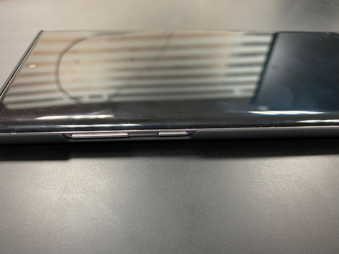 vừa khít, ốp nhám cầm khá chắc tay. tuy nhiên sẽ ko bảo vệ được màn nhé. vừa khít, ốp nhám cầm khá chắc tay. tuy nhiên sẽ ko bảo vệ được màn nhé.