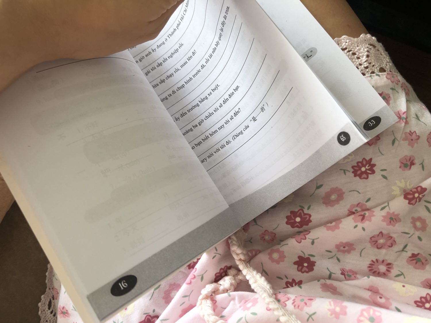 Mình rất không hài lòng vì cuốn sách in nội dung rất tốt nhưng lại bị lặp và thiếu trang!! Mình rất mong chờ để học và làm bài tập thì giờ cần đợi Tiki sẽ đổi lại cho mình. Cũng may bộ phận chăm sóc khách hàng phản hồi nhanh.. mong 2-3 ngày làm việc qua lẹ lẹ..