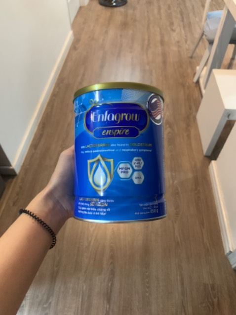 Tiki giao hàng nhanh. Sp tới tay còn nguyên vẹn hộp k cấn móp chỗ nào. Rất ưng ý.
Check qr đúng hàng chính hãng.
Mua trúng thời điểm tiki sale nên giá rẻ hơn sàn khác 🥰.
Dòng sữa này uống thích hợp với bé có hệ tiêu hoá kém. Con mình uống thấy có khác phục tình trạng nên mình đổi qua sài luôn.

Nói chung ưng. Canh me sale giá tốt để mua thêm thui.