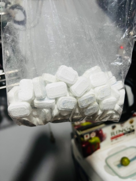 Shop giao không thấy nhãn mác gì, cho vô cái bịch nilon trắng nên không biết có phải viên của Finish không? Bthg mình mua đều có hộp tên mác rõ ràng