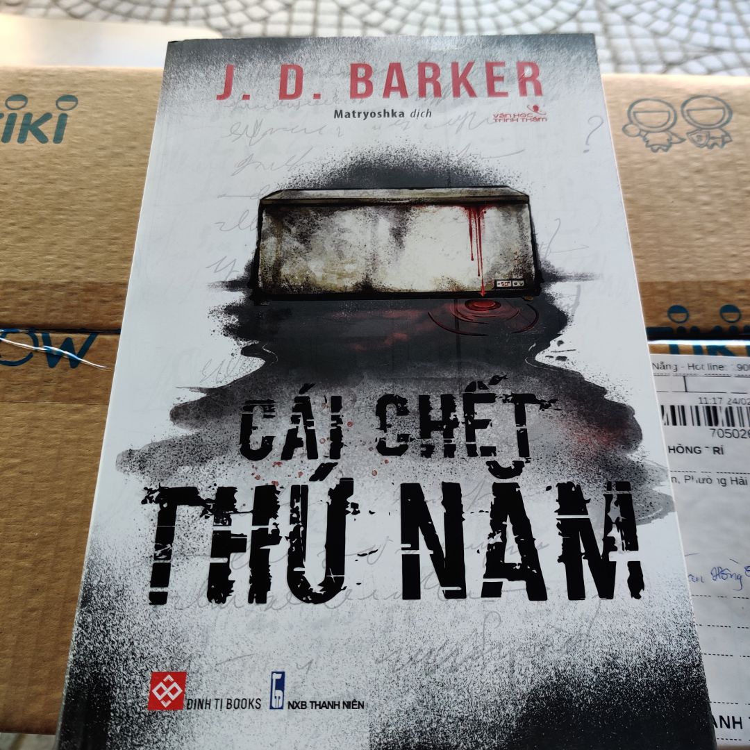 Giao hàng nhanh, hình thức không được đẹp, bìa trước và sau bị gập gãy rất mất thẩm mỹ. Lần đầu tiên cảm thấy không hài lòng như vậy