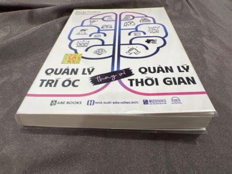 Sách ok,giao đúng hẹn, bọc sách ổn, dính dơ vân tay ở cuối sách hơi không hài lòng tí.