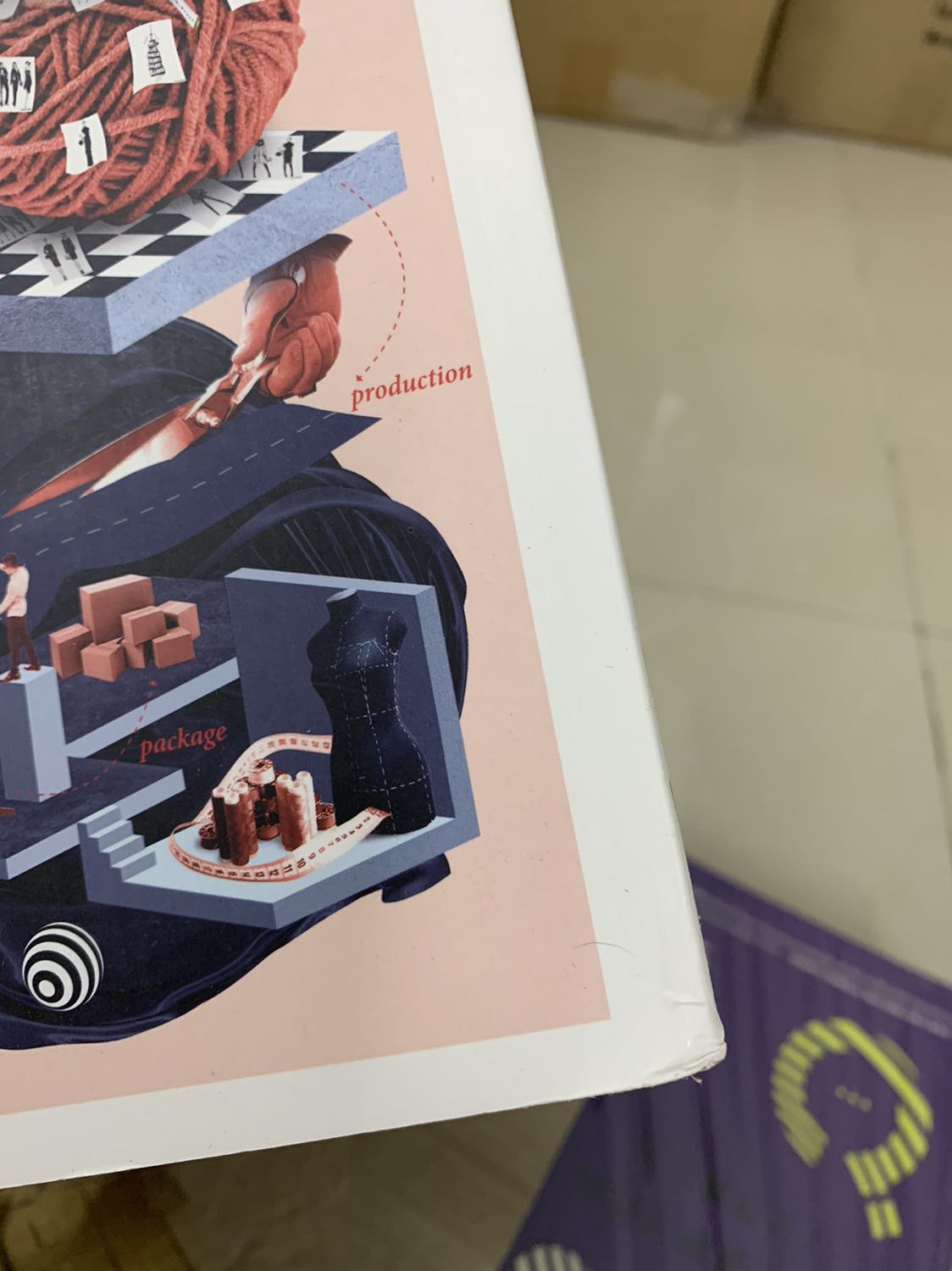 Chỉ complain về phần giao hàng .
Biết là giao lâu vì dịch mình okie. nhưng nếu là sách thì Tiki nên xem lại kỹ phần đóng gói, sách mình mua để tặng nhưng bị quăng góc và đen thêm như vầy thì không tặng được nữa, ngày càng giảm chất lượng packaging, nhất là về sách .